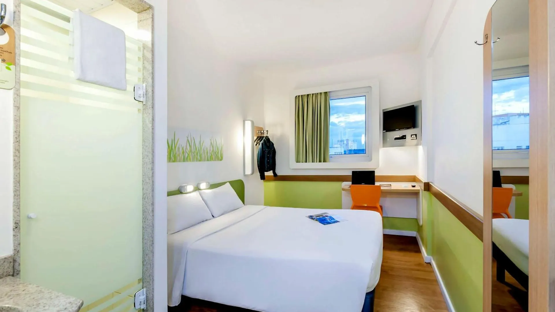 Ibis Budget Porto Alegre 2*,  Brasil