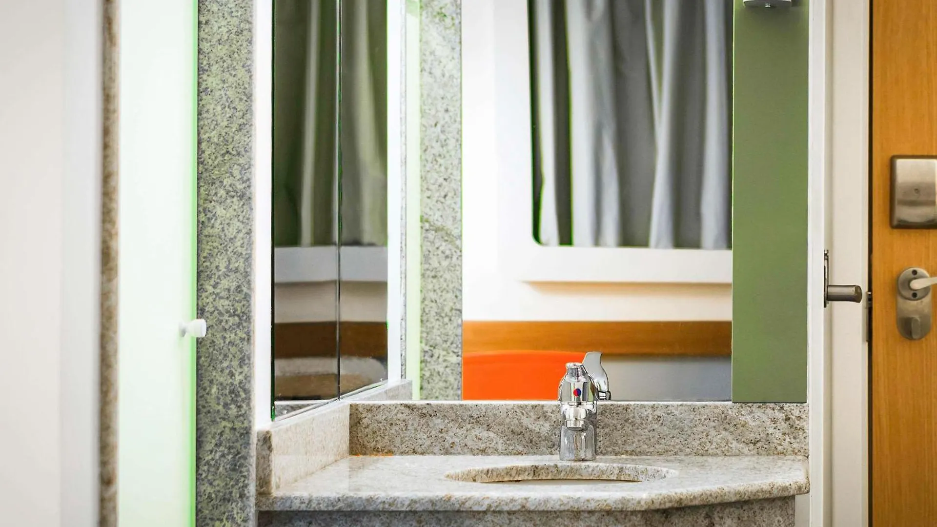 Ibis Budget Porto Alegre 2*,  Brasil